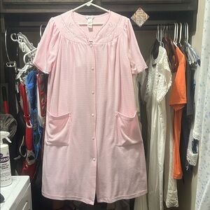 Adonna Sz M Pink Waffle Snap Front Women's Nightgown Housecoat EUC